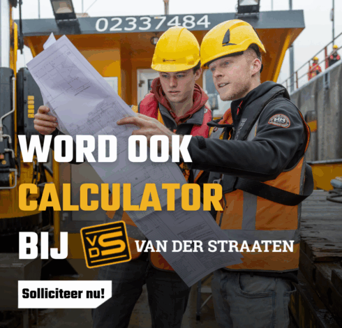 advertentie met 2 medewerkers van Van der Straaten op een projectlocatie, kijkend op een technische tekening
